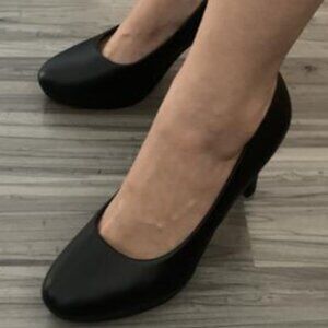 BNWT Clarks Ambyr Joy Leather Pumps Jet Black (6.5)